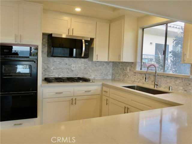 3935 Bluff Pl - Photo 5 of 8