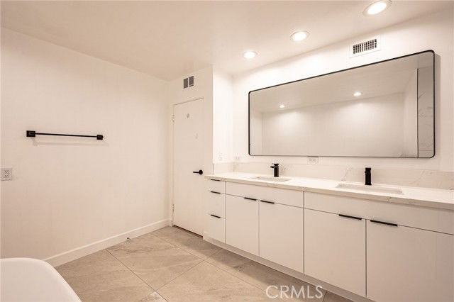 339 N Palm Dr #PH1 - Photo 5 of 8