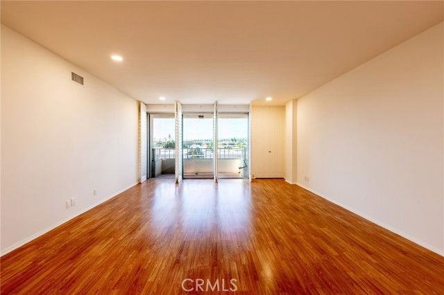 339 N Palm Dr #PH1 - Photo 6 of 8