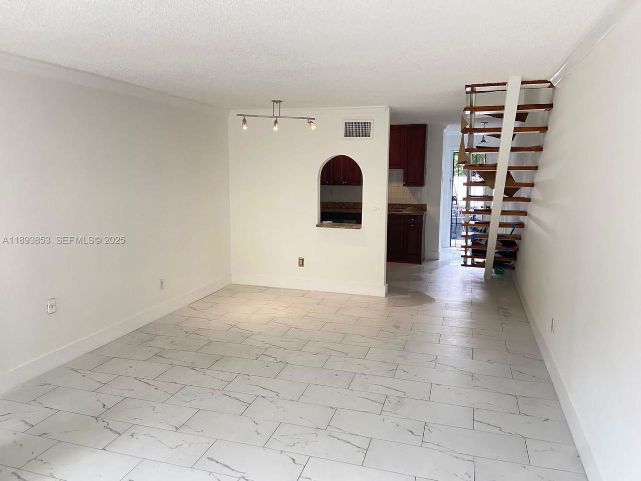 15389 S Dixie Hwy - Photo 3 of 4