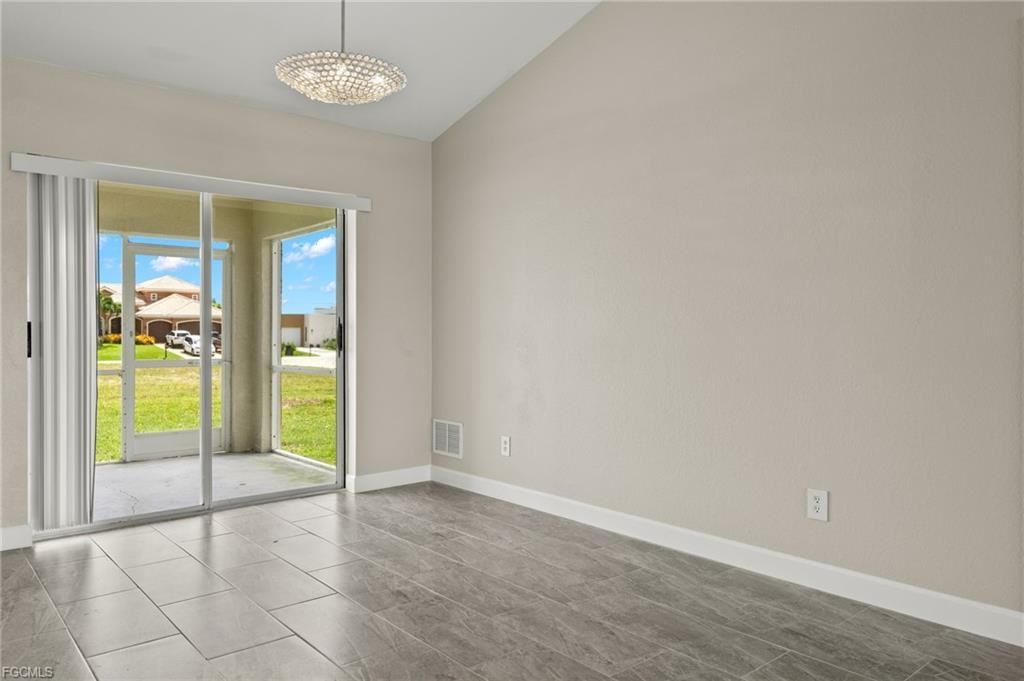 3919 Sw 14th Pl - Photo 5 of 8