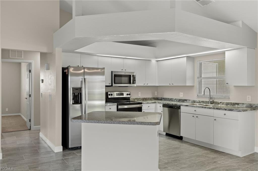 3919 Sw 14th Pl - Photo 7 of 8