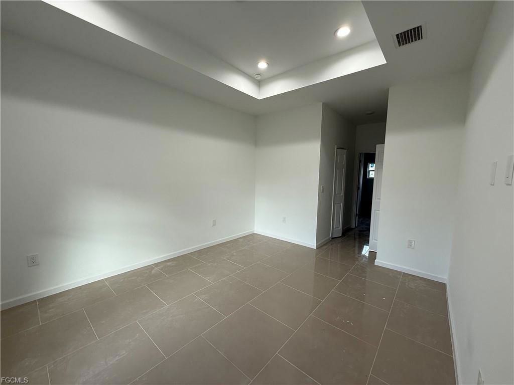 1046 Marshall Ave S - Photo 5 of 8