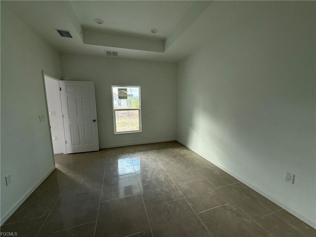 1046 Marshall Ave S - Photo 6 of 8