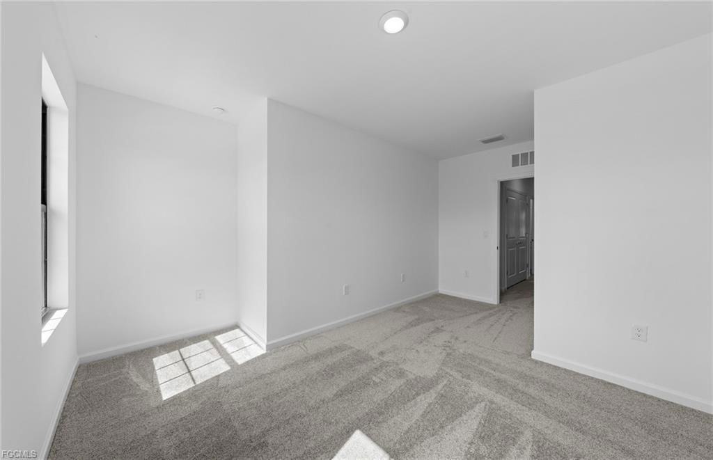 1587 Lake Jessup Cir - Photo 3 of 8