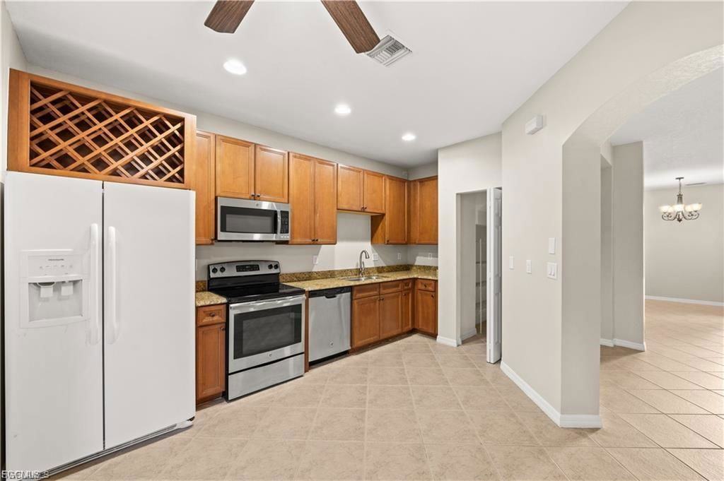 17579 Cherry Ridge Ln - Photo 4 of 8