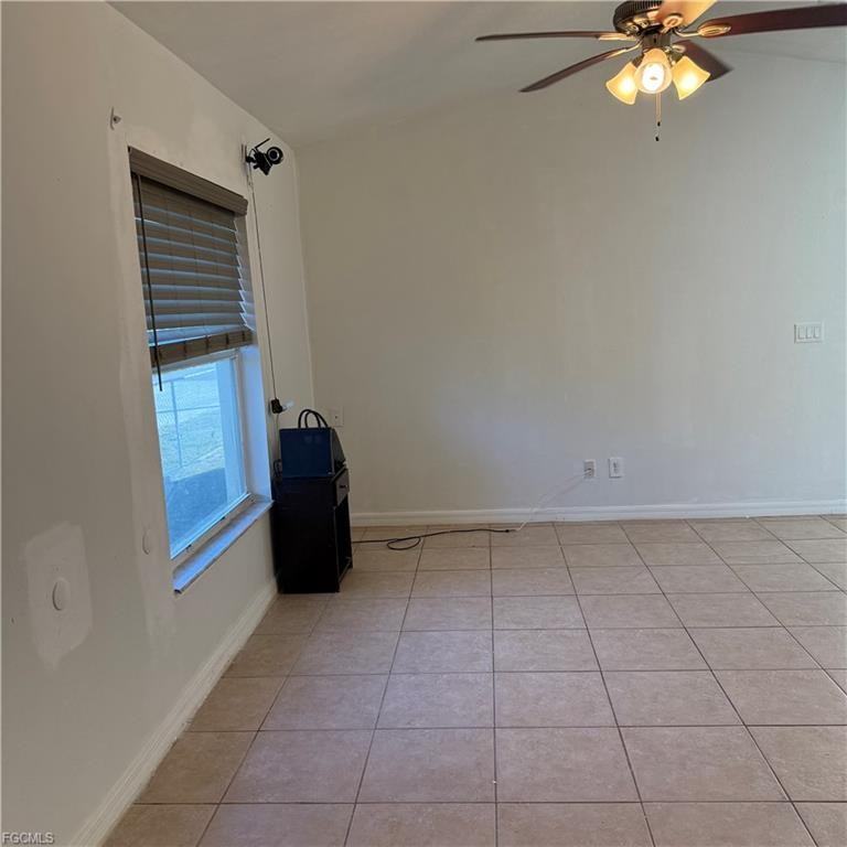 2172 Simon Ct - Photo 3 of 8