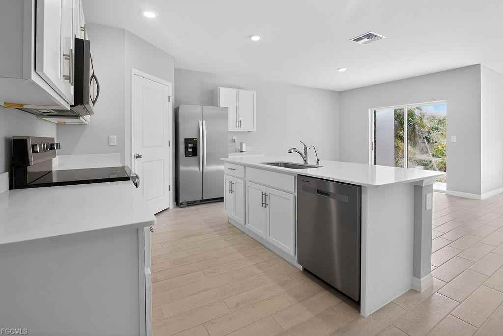 553 Kingsbury Ln - Photo 4 of 8