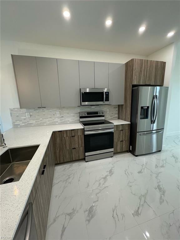 306 Nw 27th Ave - Photo 3 of 8