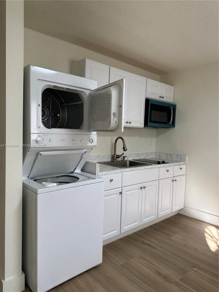 1810 Sw 93rd Ct - Photo 2 of 8