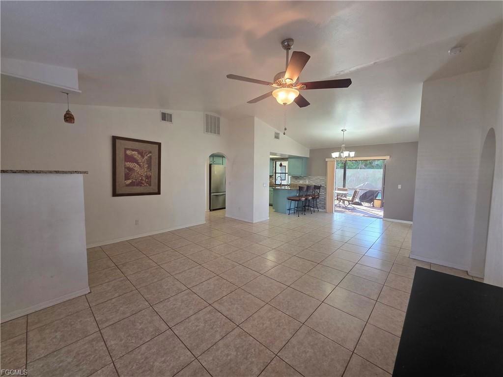 424 Sw 37th Ln - Photo 3 of 8