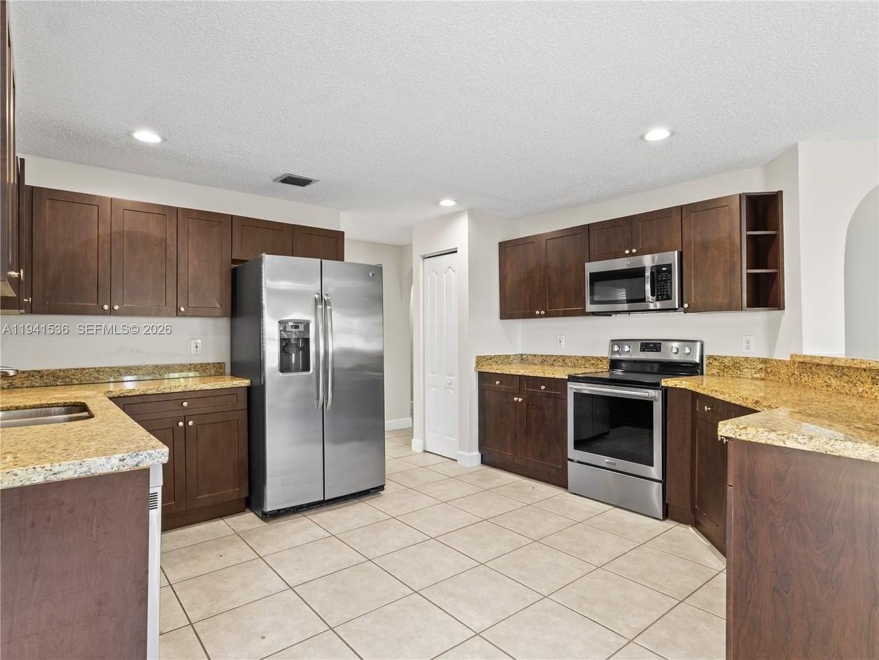 5153 Nw 113th Ave - Photo 2 of 44