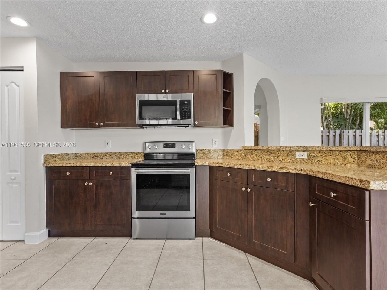 5153 Nw 113th Ave - Photo 3 of 44