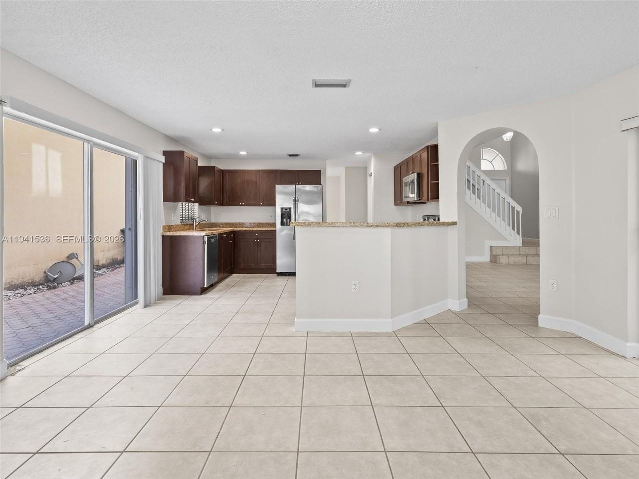 5153 Nw 113th Ave - Photo 5 of 44