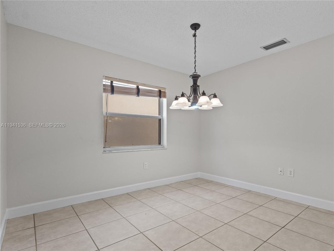 5153 Nw 113th Ave - Photo 7 of 44