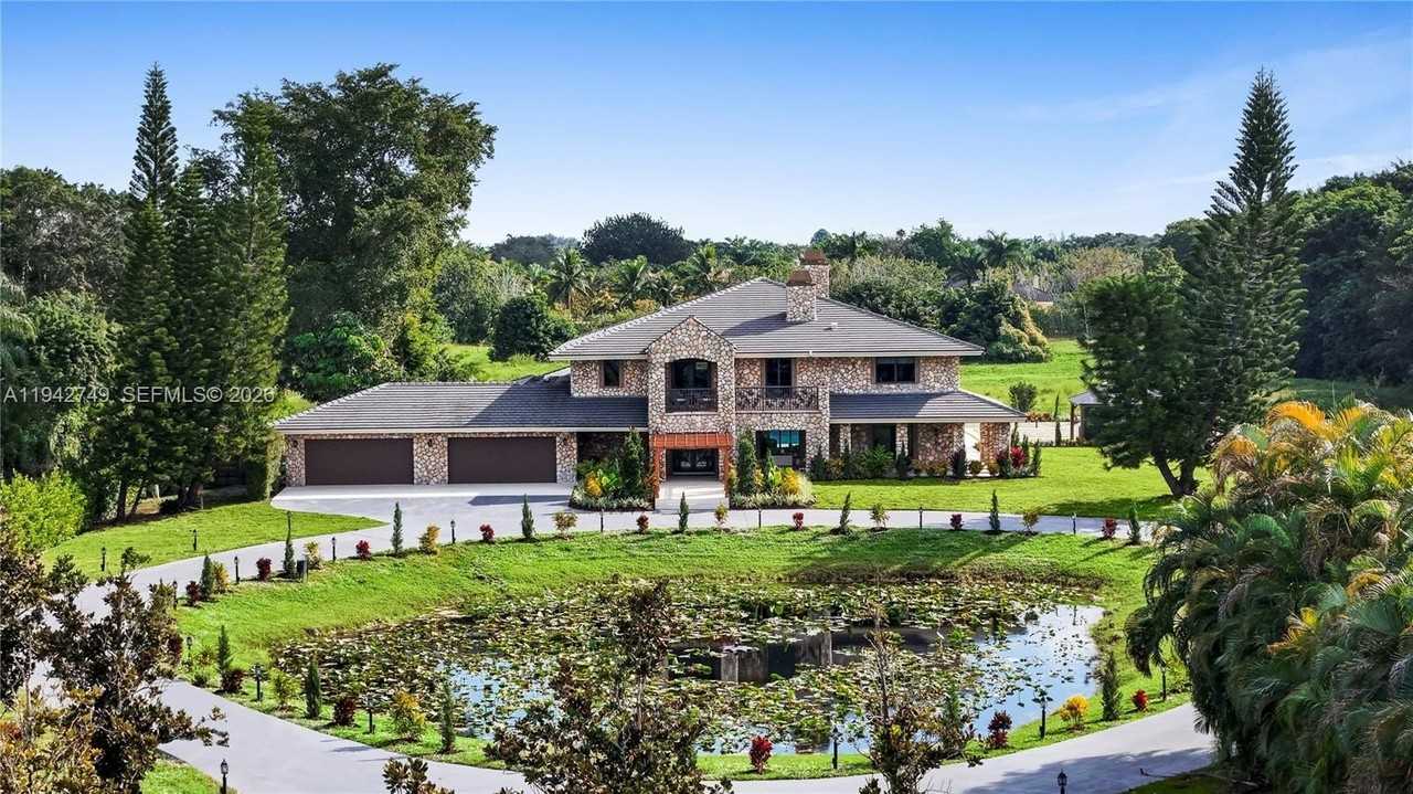 3320 Sw 121st Ave - Photo 3 of 50