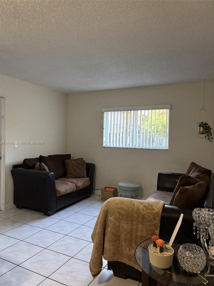 2565 W 56th St #107 - Photo 6 of 15