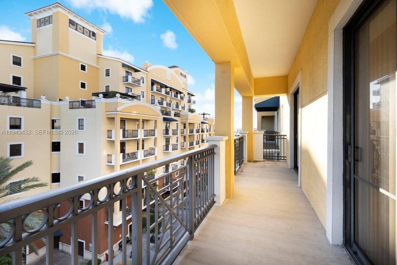 8395 Sw 73rd Ave #528 - Photo 4 of 27