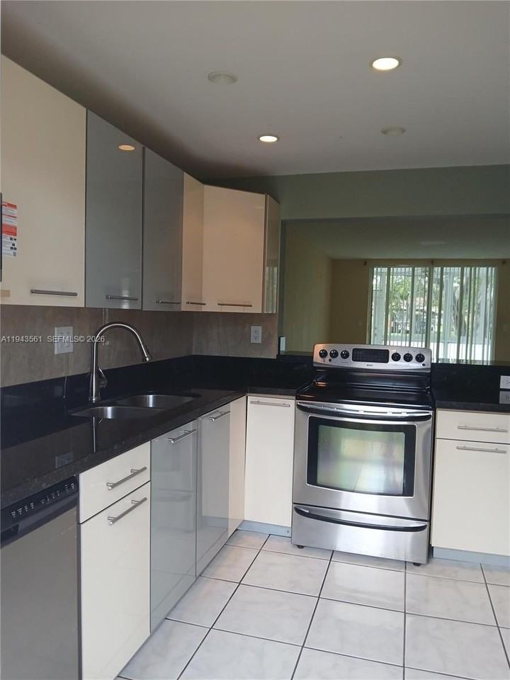 5950 Del Lago Cir #112 - Photo 3 of 9