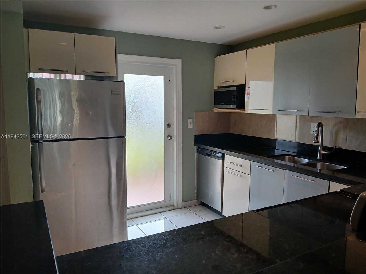 5950 Del Lago Cir #112 - Photo 4 of 9