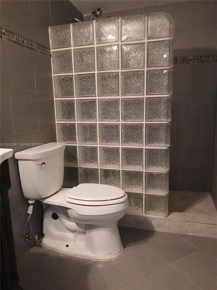 5950 Del Lago Cir #112 - Photo 6 of 9