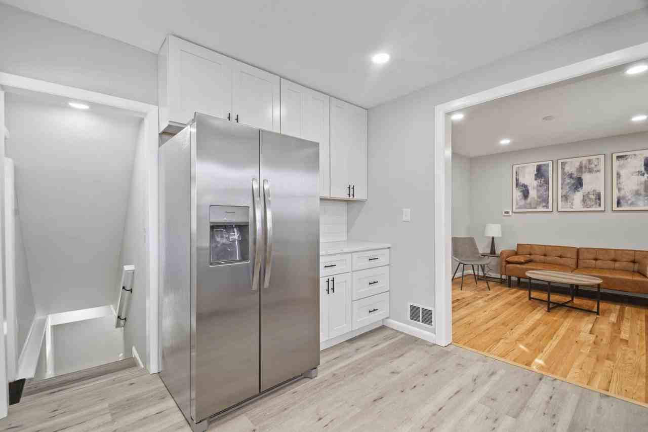 Neighbors Ave - Photo 5 of 11