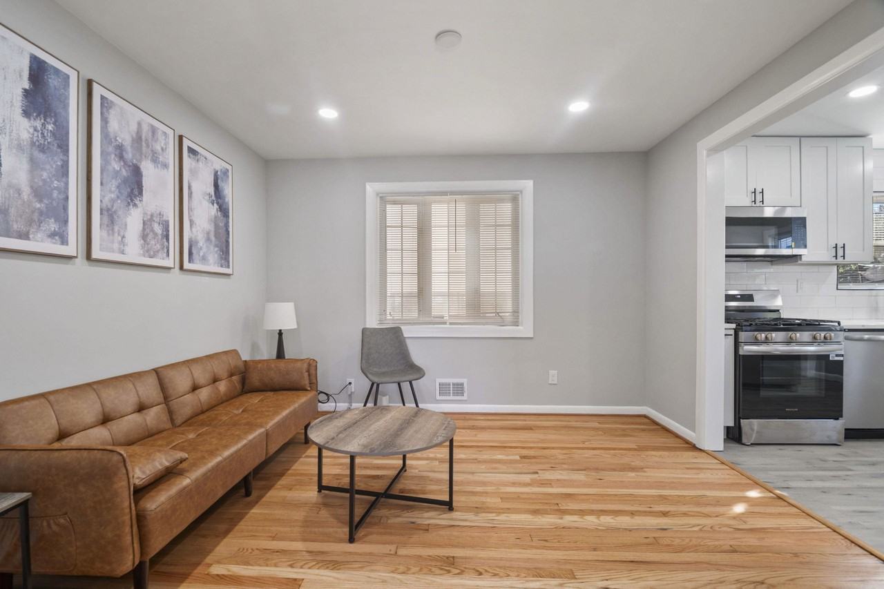 Neighbors Ave - Photo 7 of 11