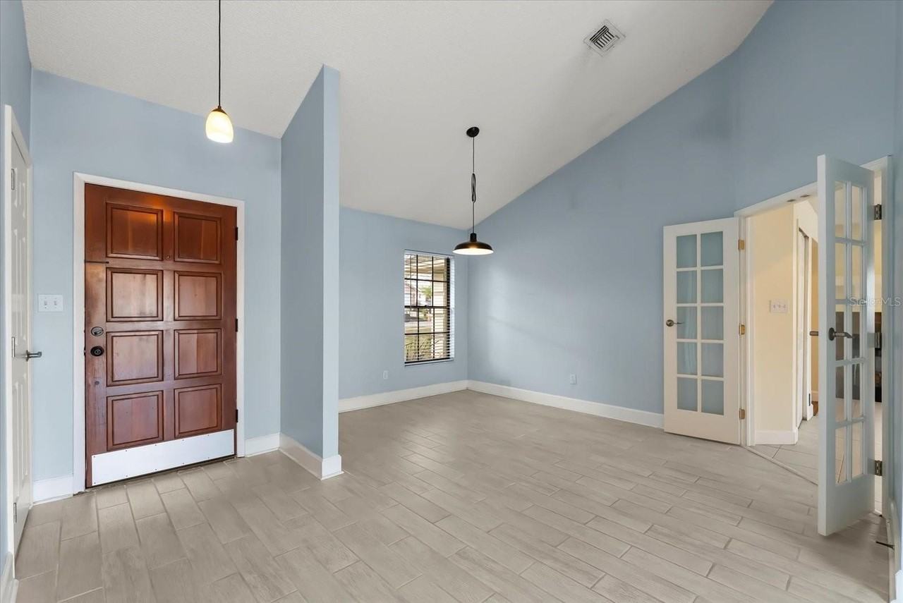 1062 Weaver Dr - Photo 4 of 17