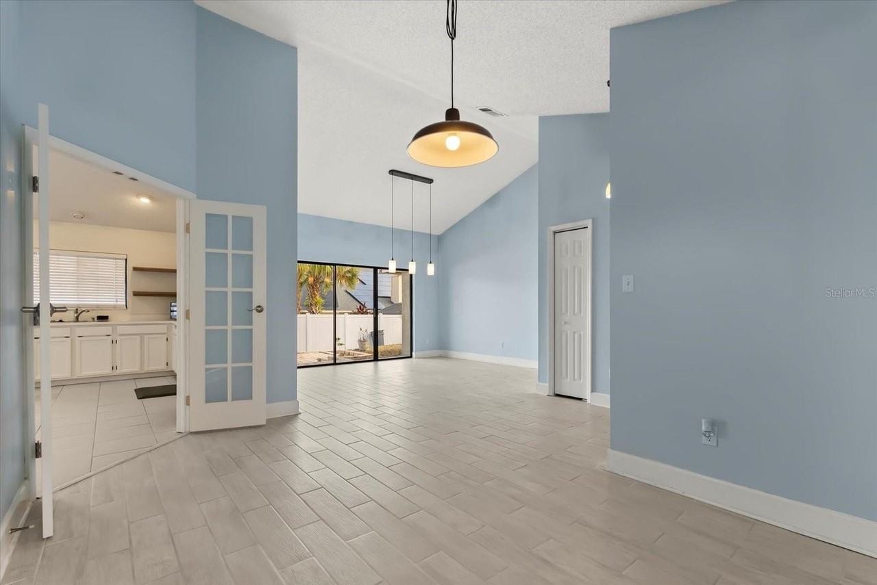 1062 Weaver Dr - Photo 5 of 17