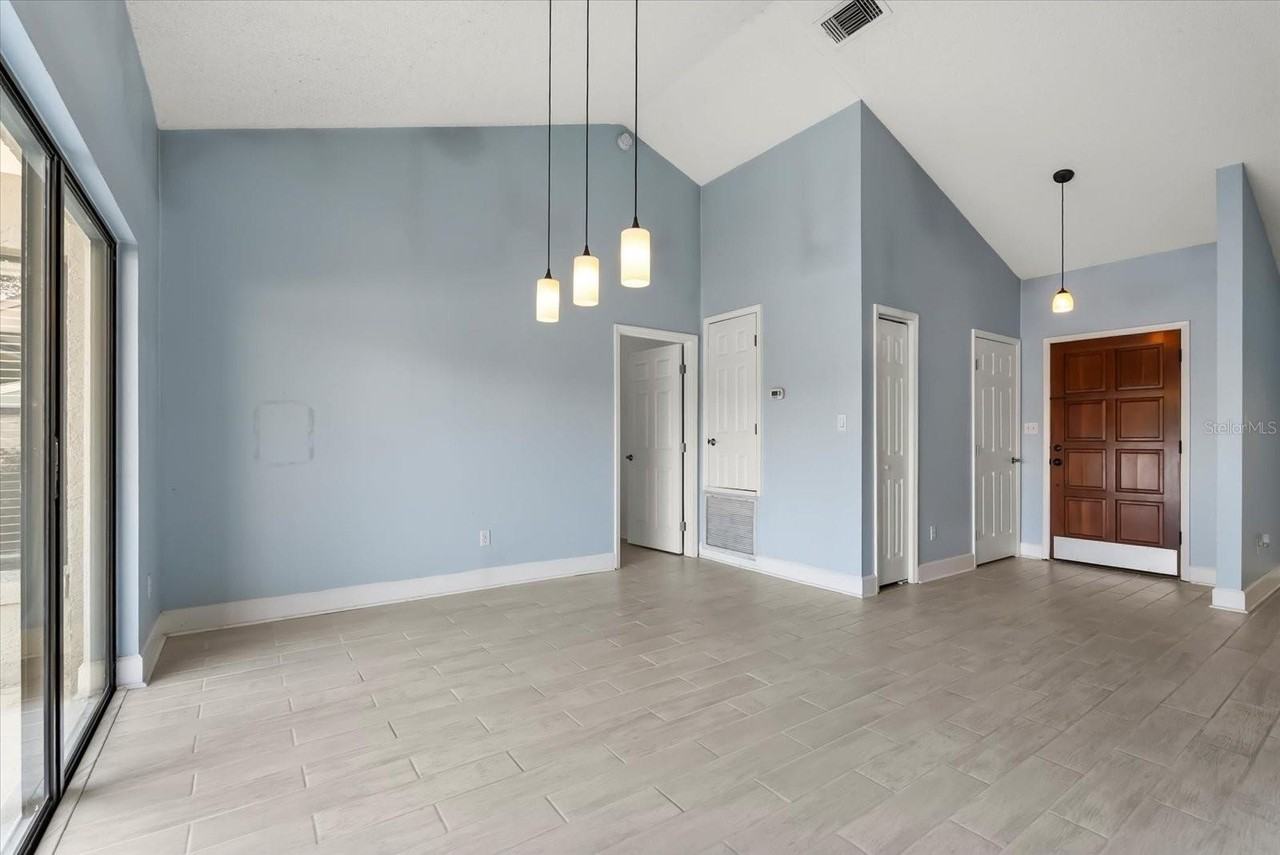 1062 Weaver Dr - Photo 6 of 17