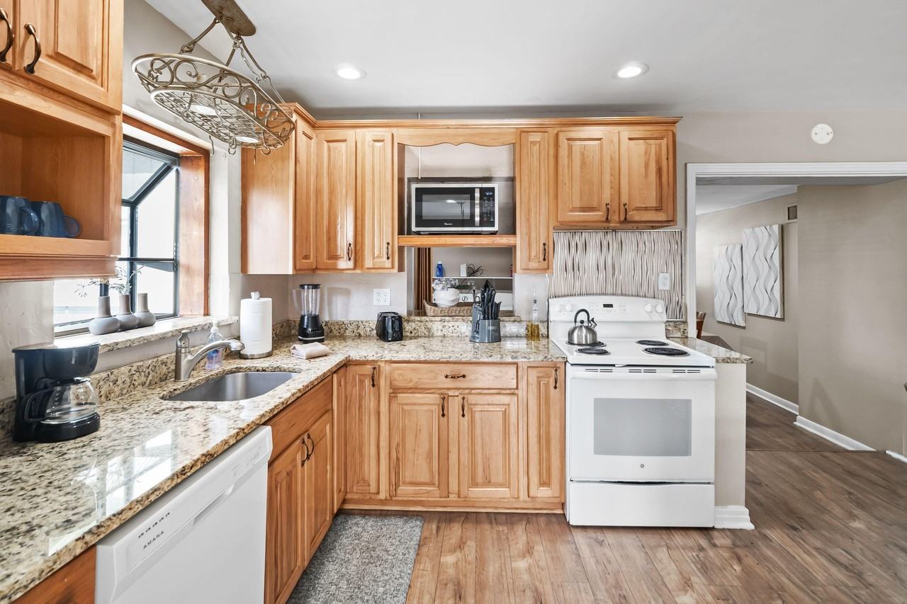 Lexington Ave - Photo 5 of 41