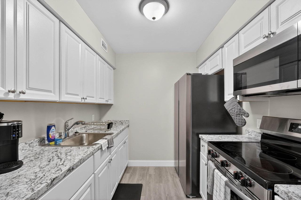 Phillips St - Photo 7 of 21