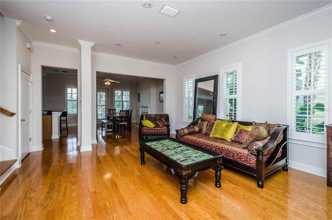 924 Hemingway Cir - Photo 2 of 35