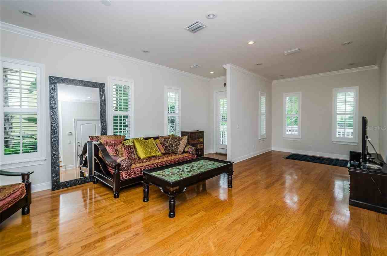 924 Hemingway Cir - Photo 3 of 35