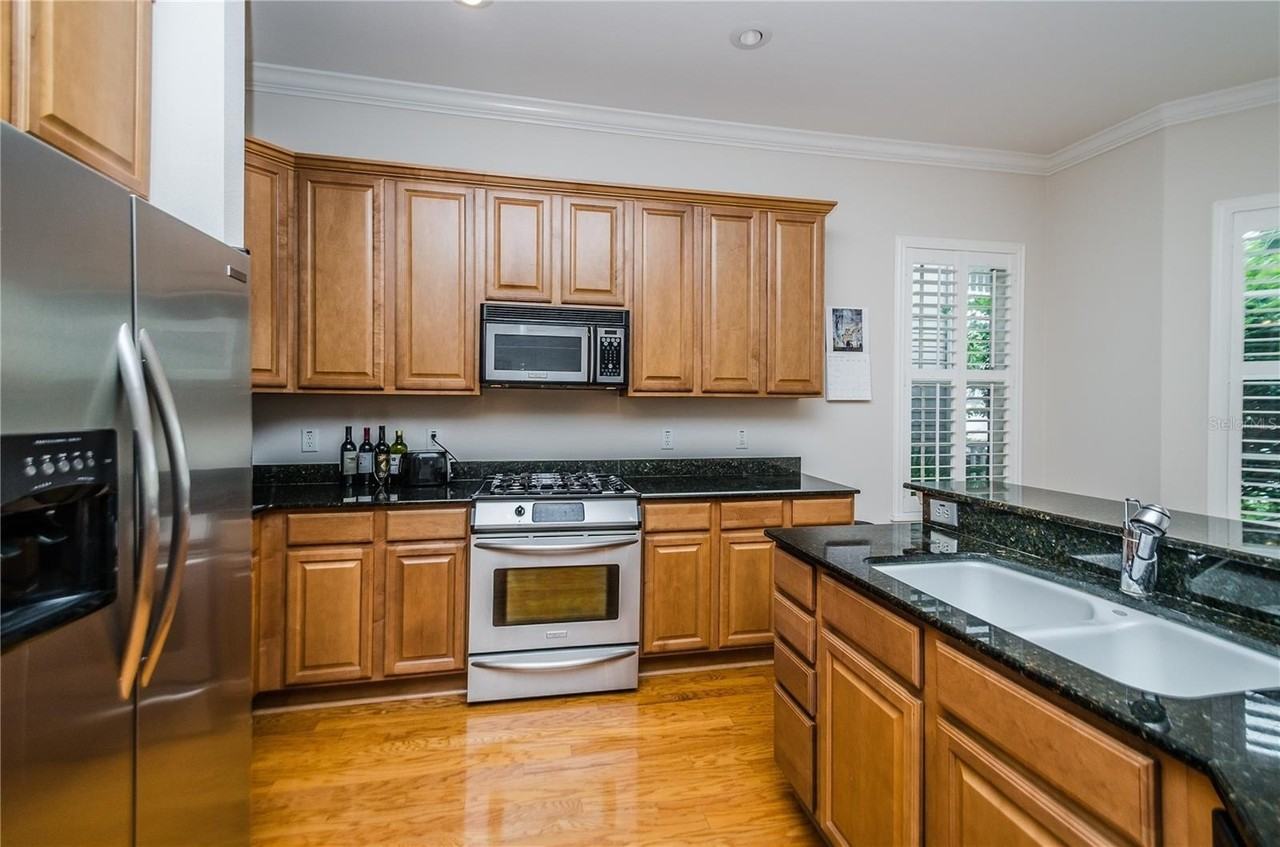 924 Hemingway Cir - Photo 5 of 35