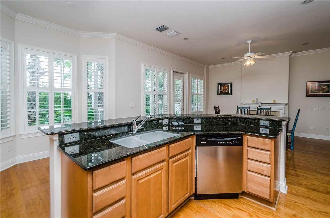 924 Hemingway Cir - Photo 6 of 35