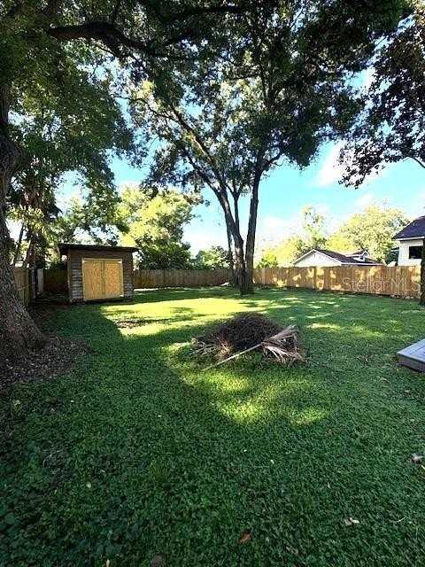 310 W Alfred St - Photo 4 of 19