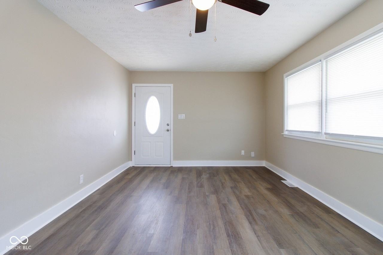 1716 Drexel Dr - Photo 3 of 16