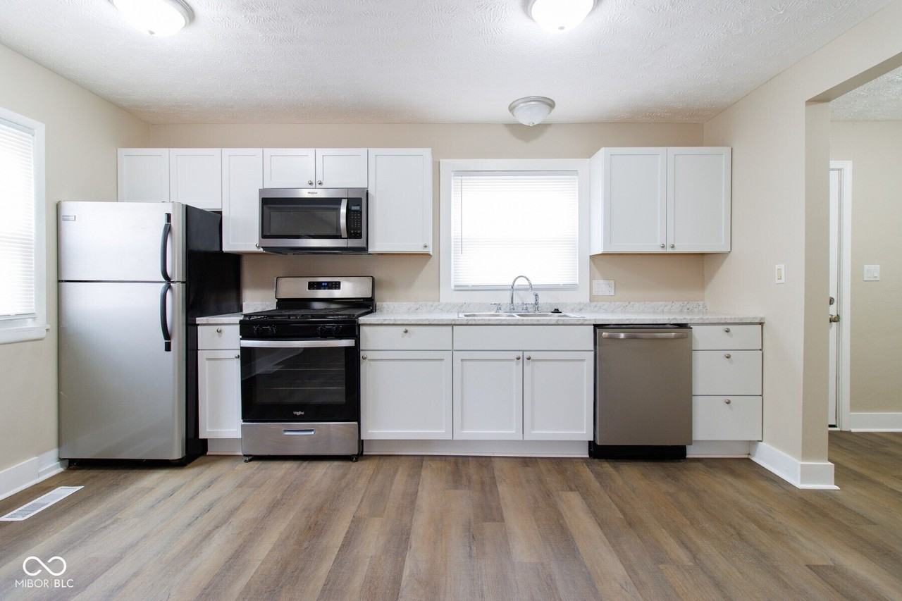 1716 Drexel Dr - Photo 7 of 16