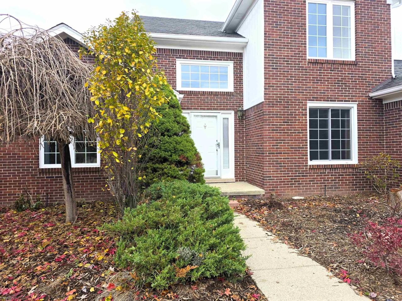 48791 Fairmont Dr - Photo 4 of 50