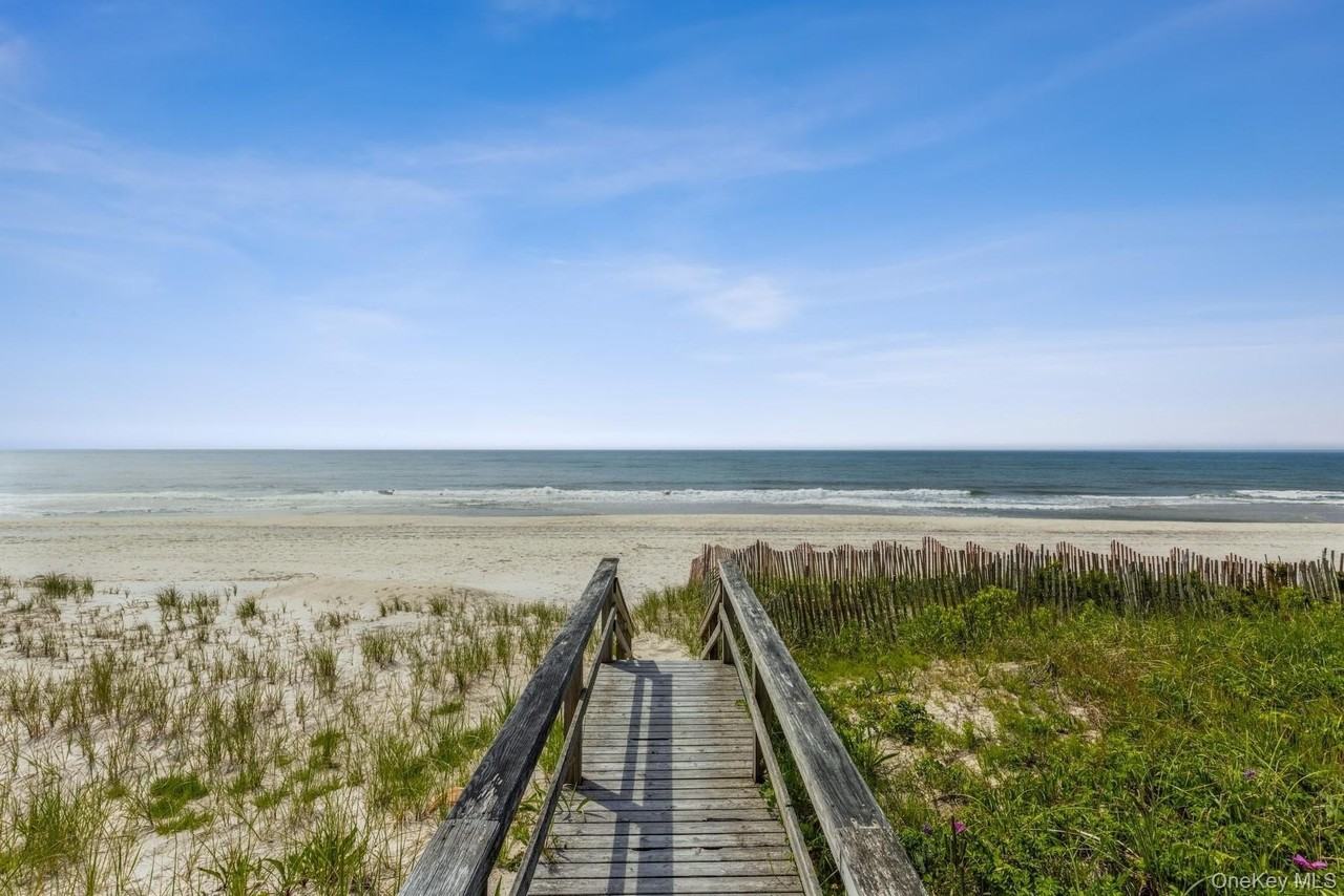 196 Dune Rd - Photo 6 of 31