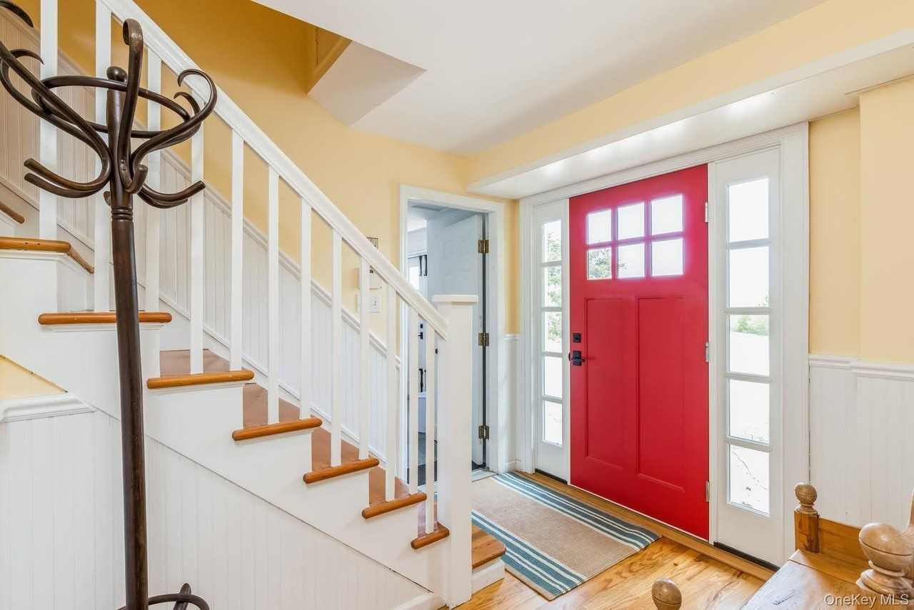 196 Dune Rd - Photo 7 of 31