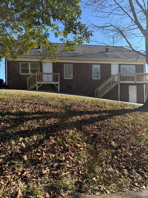 518 4th St Sw #1 - Photo 3 of 10