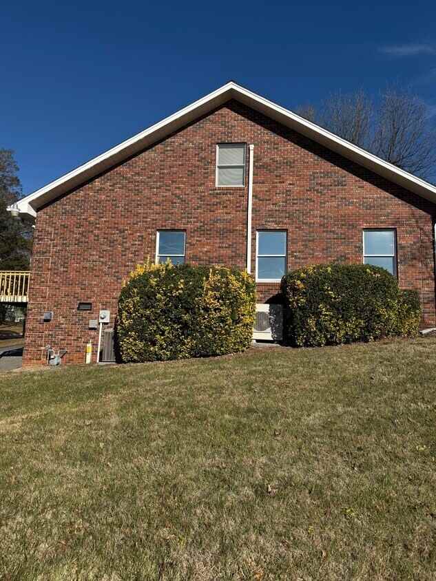 518 4th St Sw #1 - Photo 4 of 10