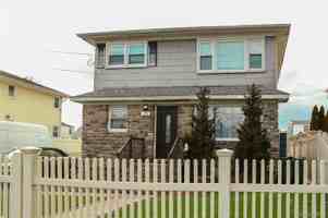 featured image of 121 Nassau Blvd