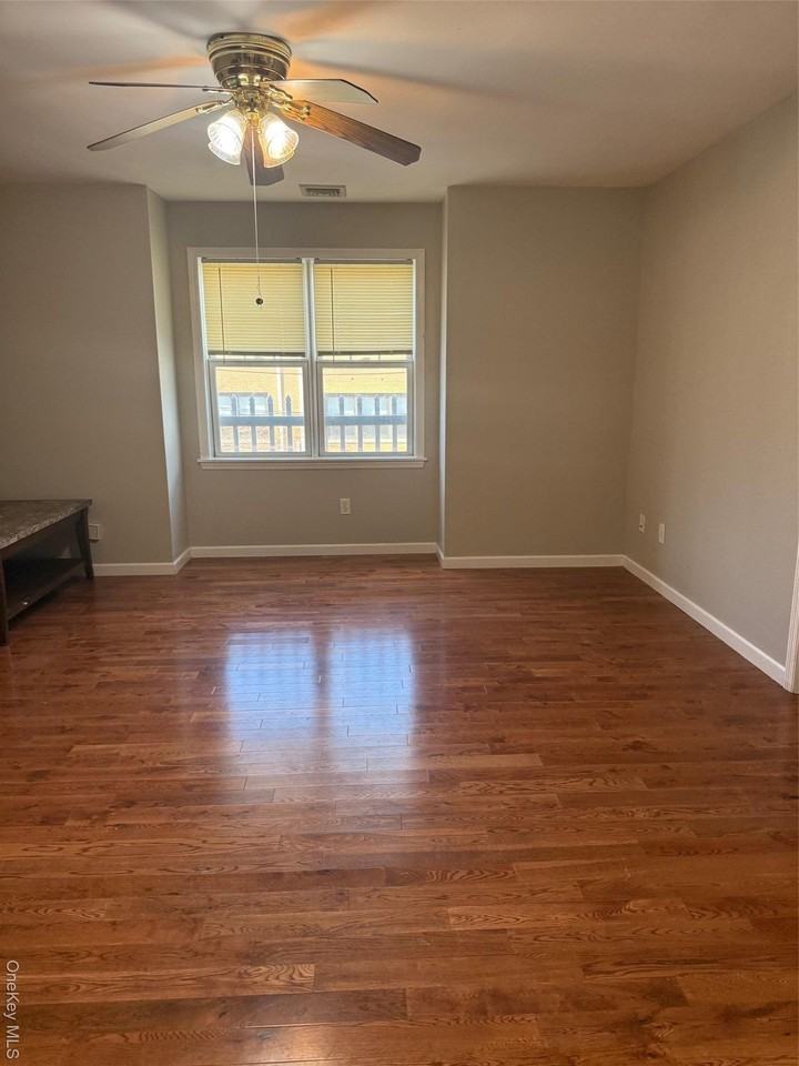 129 New St Apt 4 #4 - Photo 3 of 9