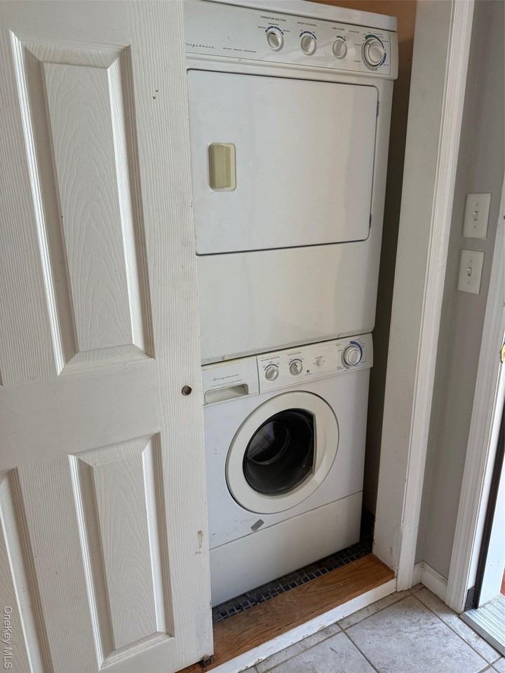 129 New St Apt 4 #4 - Photo 6 of 9