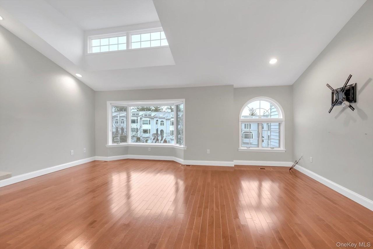 24177B Oak Park Dr - Photo 2 of 16