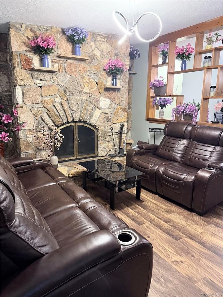 41 Stratford Rd - Photo 2 of 20