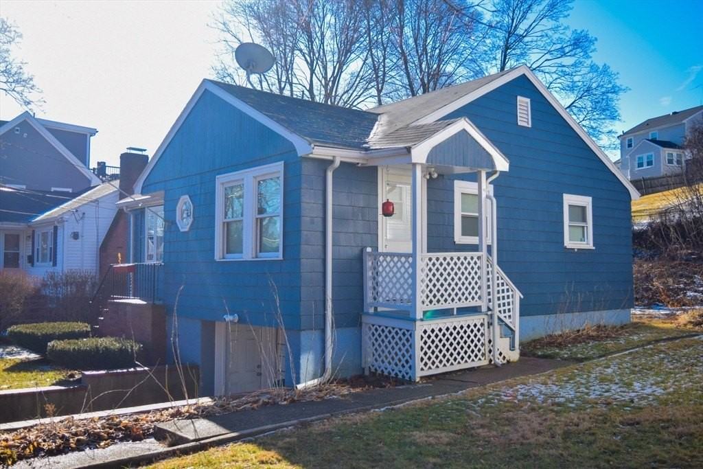 77 Maryknoll St - Photo 3 of 30